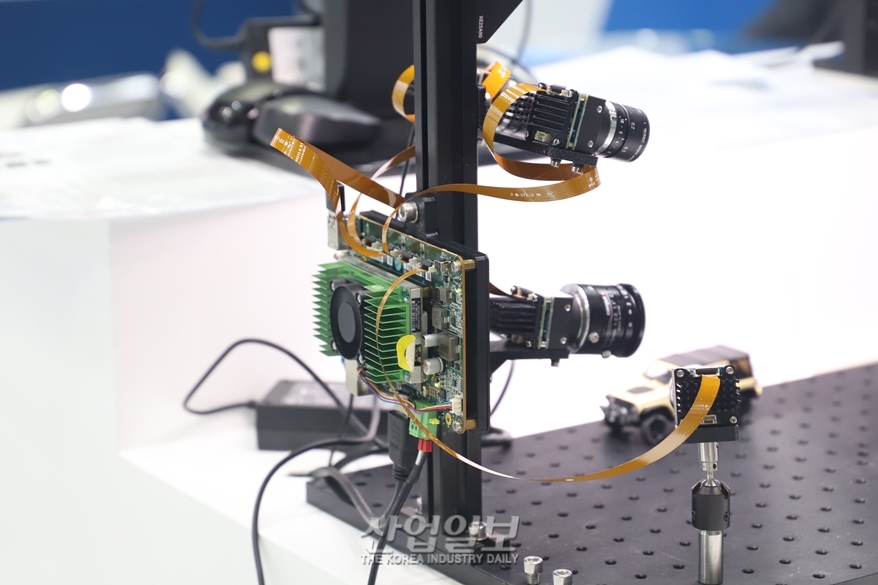 [스마트팩토리·오토메이션월드] 하나의 소형 보드로 다양한 머신비전 작동