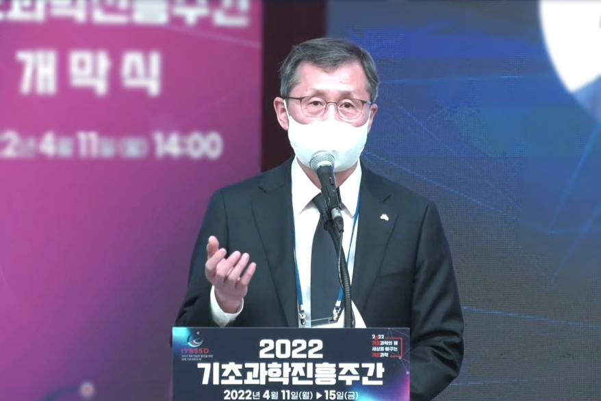 기초과학의 연구환경, 성과 중심에서 벗어나야