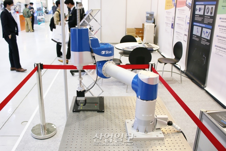 [한국전자제조산업전] 제조 공정에 쓰이는 수평다관절 로봇