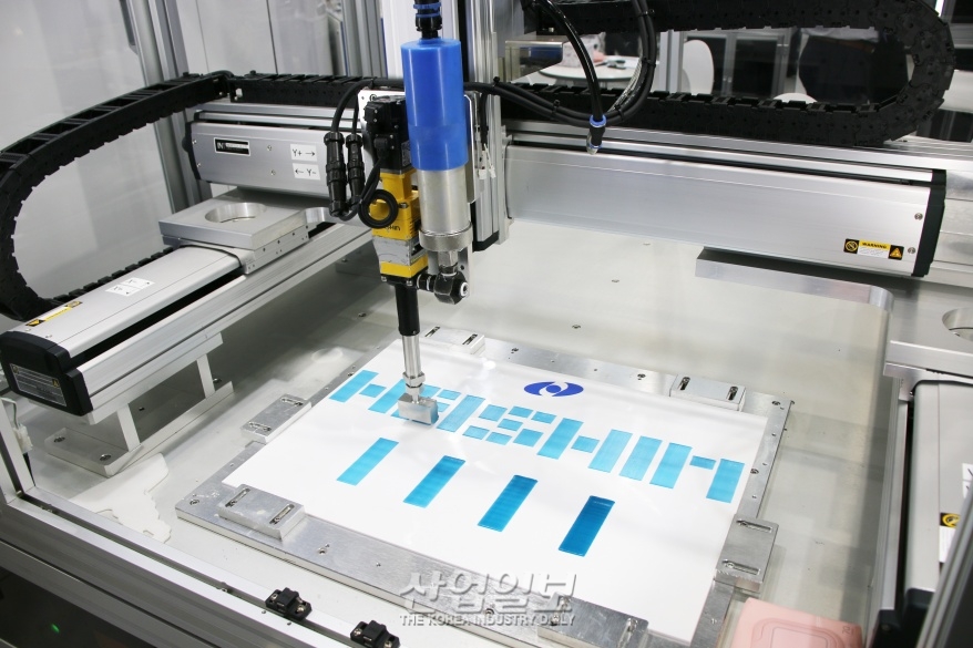 [한국전자제조산업전] 나사펌프로 접착제 토출량 제어하는 디스펜서