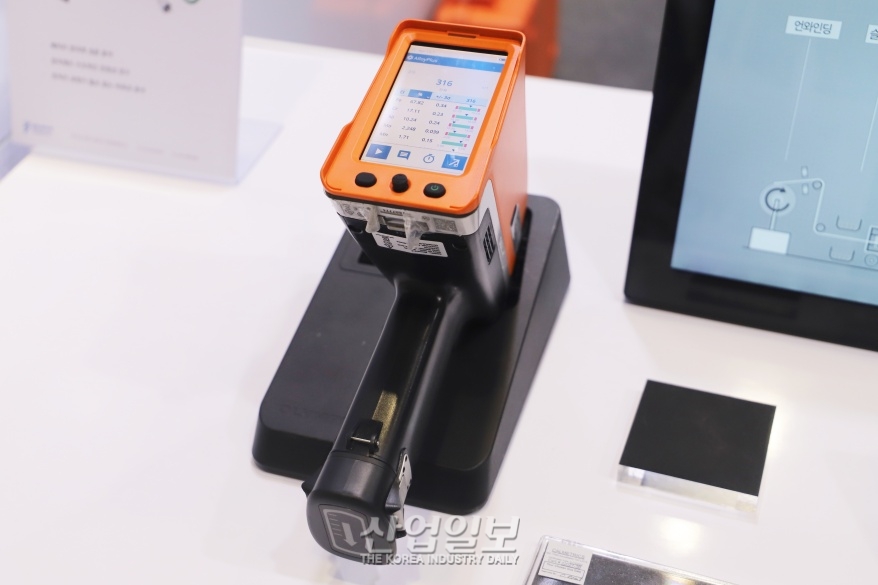 [한국전자제조산업전] 휴대용 성분 분석기, 금속 내부 들여다본다…활용 영역도 확대