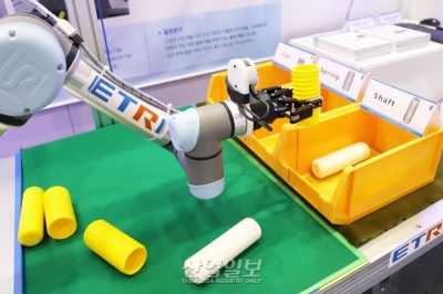 [월드IT쇼] 인공지능 결합한 로봇으로 제조 공정 ‘지능화’