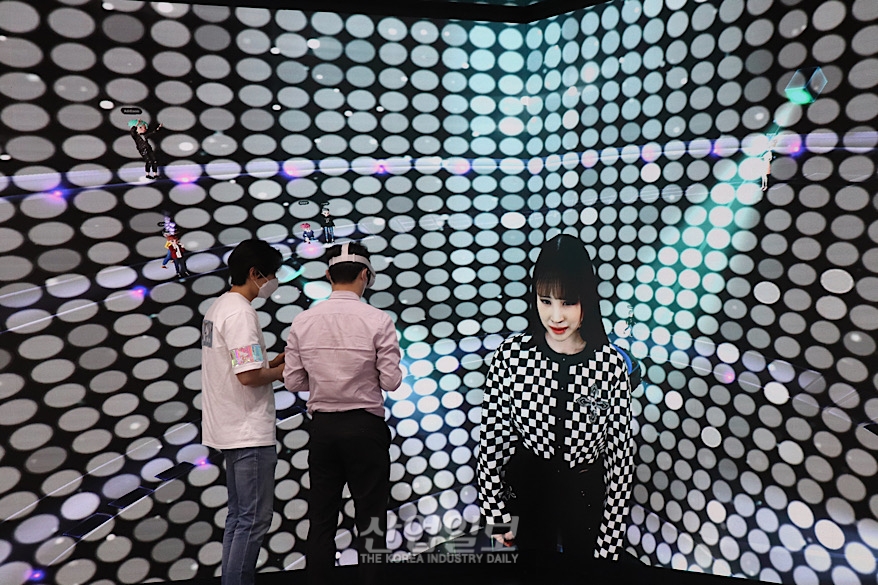 [월드IT쇼] 가상세계에서 에어택시 탑승…’초현실적 경험’하는 참관객