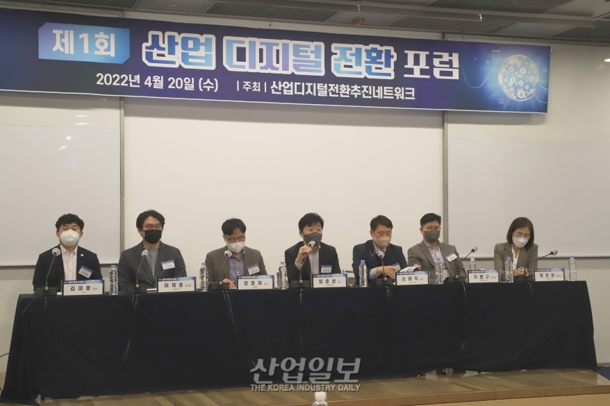 산업의 디지털 전환…추진해야 하지만 갈 길 멀어
