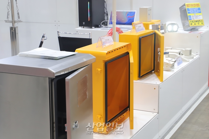 [세계보안엑스포] 설치 장소에 따라 제작하는 ‘CCTV 폴(Pole) 및 함체’