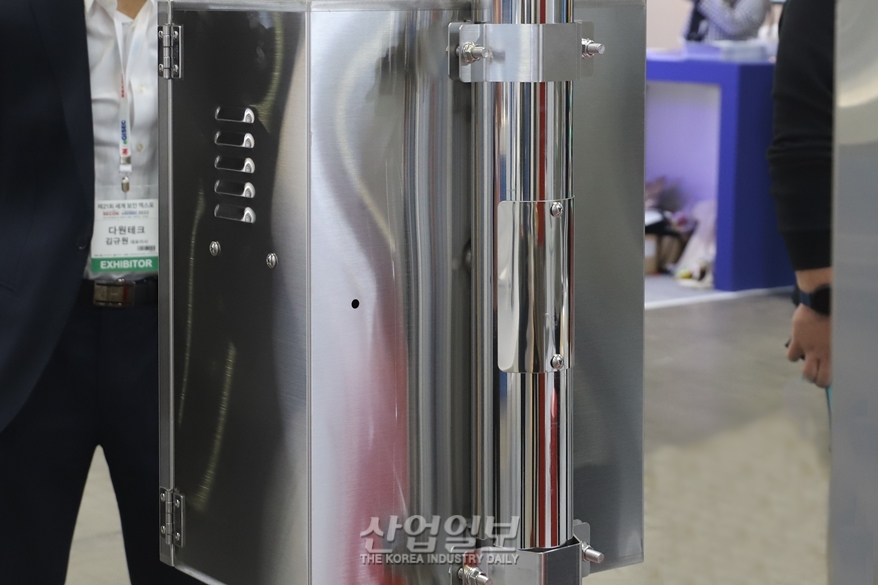 [세계보안엑스포] 설치 장소에 따라 제작하는 ‘CCTV 폴(Pole) 및 함체’