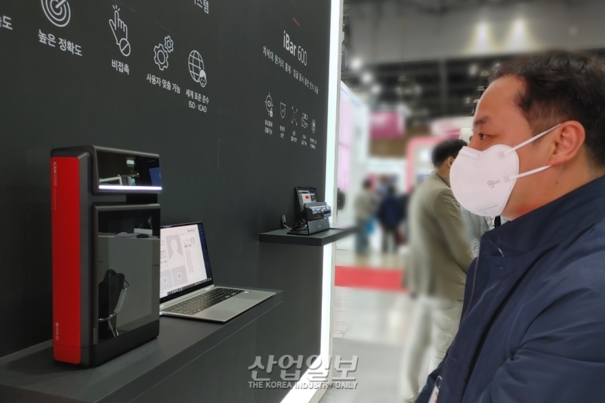 [세계보안엑스포] 얼굴과 홍채 동시 인식…비접촉 출입통제로 보안 강화