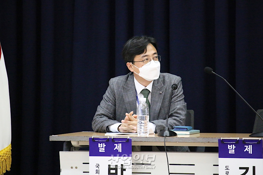 尹, 완전자율주행 상용화한다는데…“도로교통법 개정 필요”