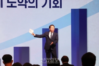 최태원 회장 “탄소중립으로 돈 벌 수 있는 구조 만들어야”