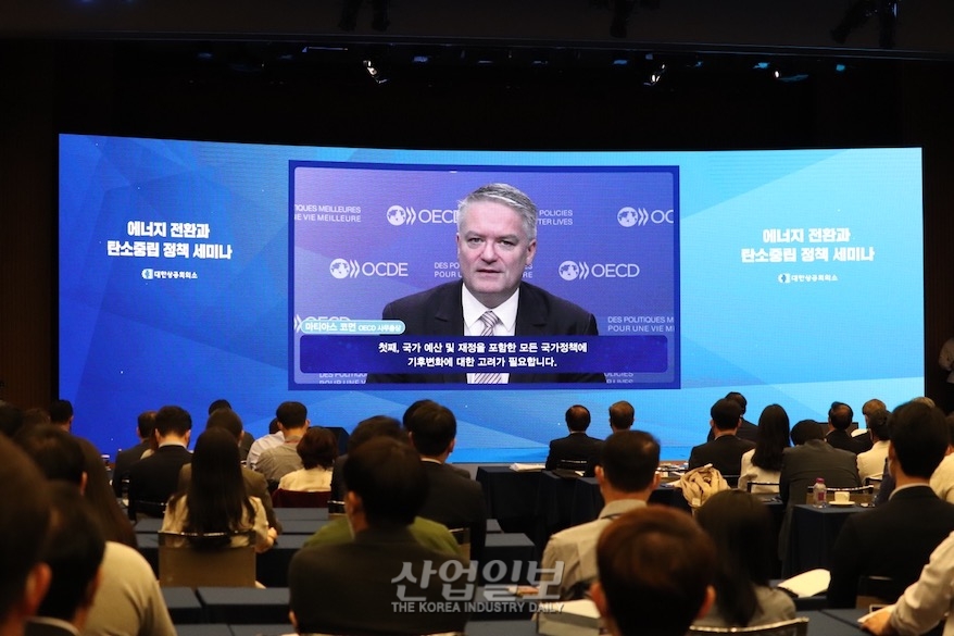 최태원 회장 “탄소중립으로 돈 벌 수 있는 구조 만들어야”