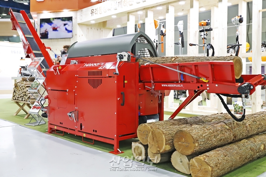 [포토뉴스] 조이스틱으로 목재 생산 효율 ‘UP’