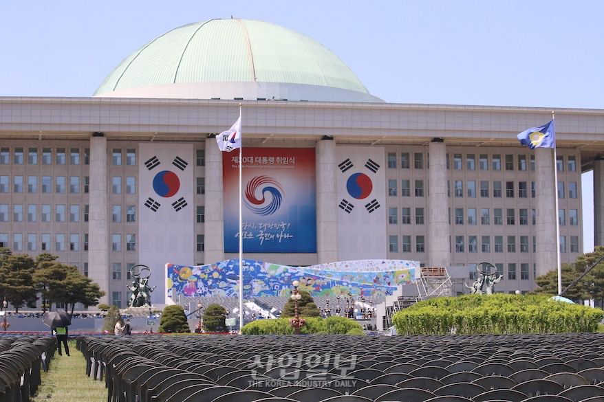 [포토뉴스] 대통령 취임식 D-1…준비 한창인 국회