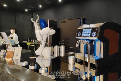[포토뉴스] 로봇자동화하는 카페 풍경