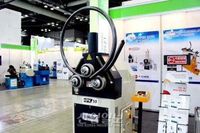 [심토스 2022] 산업계의 뽀빠이 ‘파이프 벤딩기’