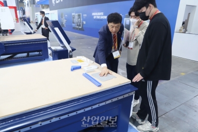 [심토스 2022] 다양한 재료 다루는 CNC 가공기