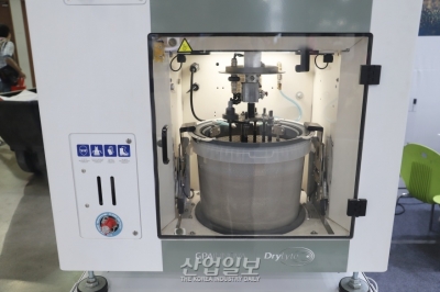 [심토스 2022] 정밀 가공 장비, 금속 표면에 흠집 ‘무(無)’