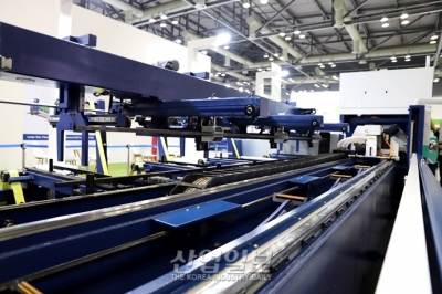 [심토스 2022] 알루미늄 합금·탄소 강철 절단하는 레이저 CNC