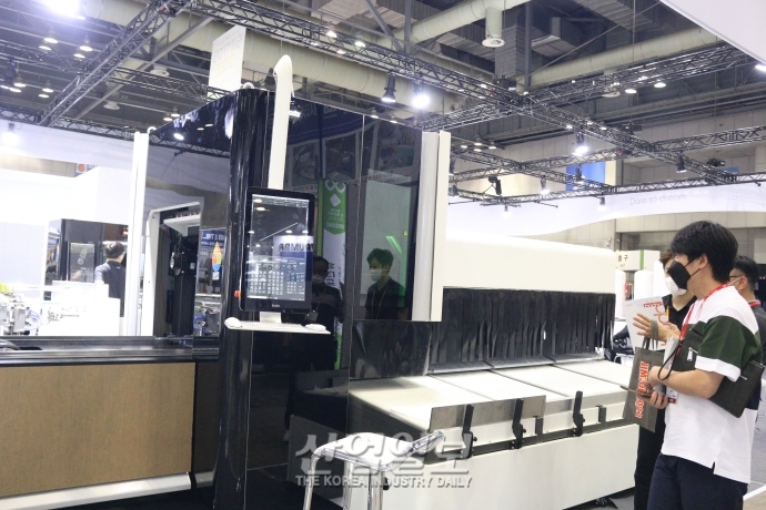 [심토스 2022] 동일 출력으로 더 크고 빠르게 레이저 커팅