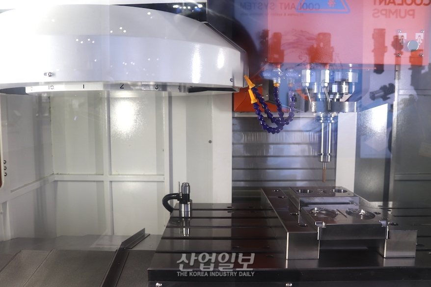 [심토스 2022] 투인원(Two in One)으로 합쳐진 건드릴·머시닝센터