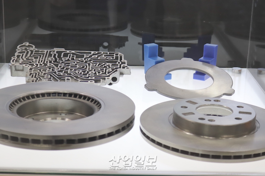 [심토스 2022] 연삭기로 가공한 다양한 부품