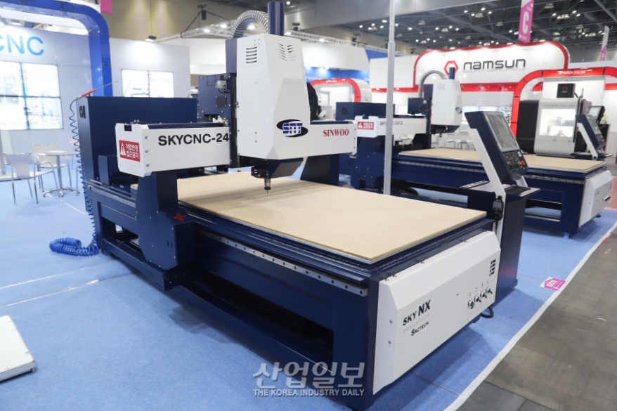 [심토스 2022] 다양한 재료 다루는 CNC 가공기