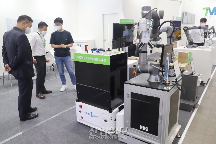 [심토스 2022] 스마트 팩토리 구현하는 자율모바일로봇(AMR)