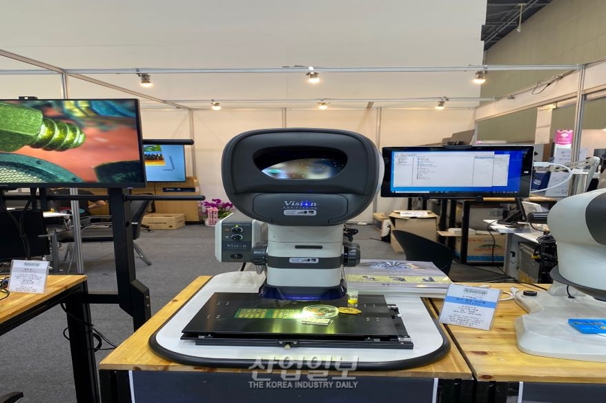 [심토스 2022] 오토포커싱 가능한 '4K 현미경'