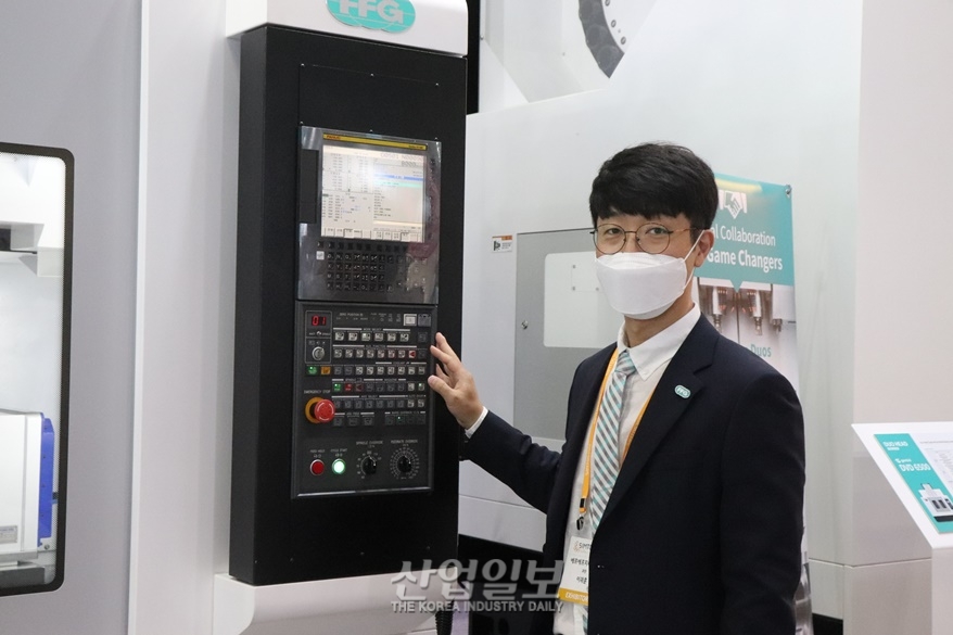 [심토스 2022] ‘듀얼 스핀들 머시닝 센터’…두 개 부품 동시 가공 가능해