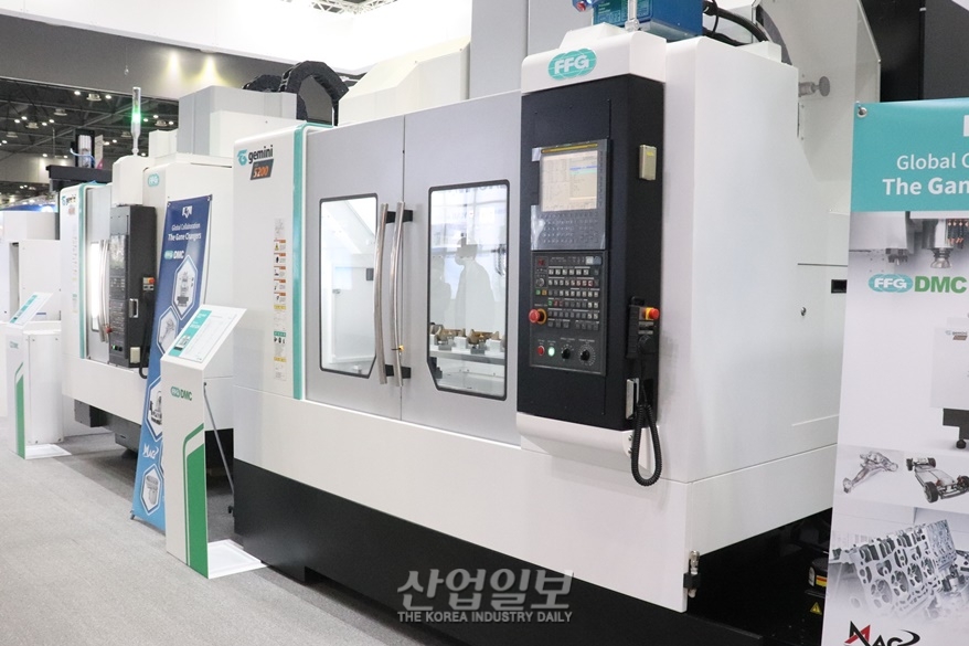 [심토스 2022] ‘듀얼 스핀들 머시닝 센터’…두 개 부품 동시 가공 가능해