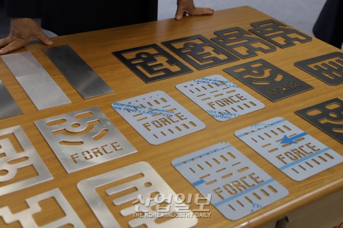 [심토스 2022] 판재 절단면 '버' 제거 설비 선보여