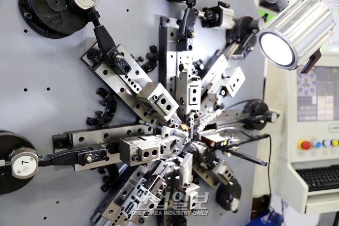 [심토스 2022] 컴퓨터 프로그래밍으로 간단 조작하는 스프링 CNC