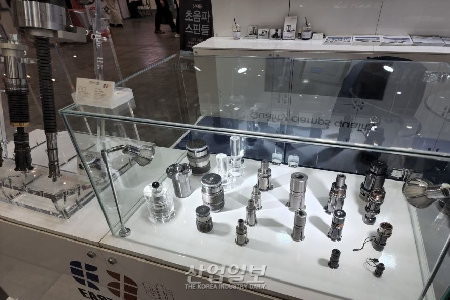 [심토스 2022] Berg Spanntechnik사의 스핀들 및 테이블의 클램핑 시스템