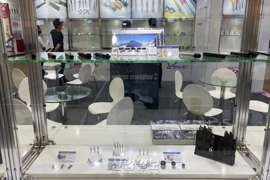 [심토스 2022] 스위스 공구 선보여 …'자동선반' 주력제품