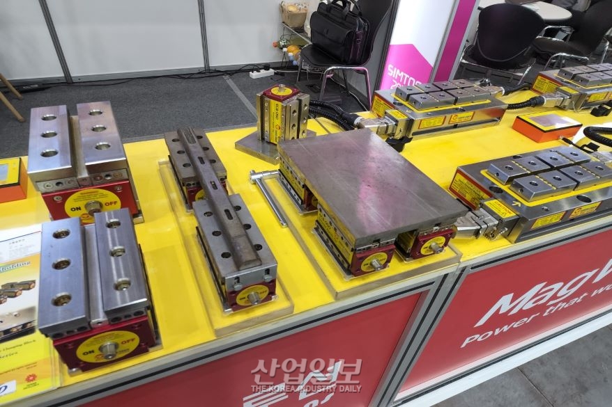 [심토스 2022] 마그네틱 척 및 바이스 제품군 출품