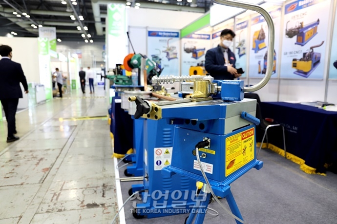 [심토스 2022] 멘드릴 삽입 필요없는 파이프 벤딩기