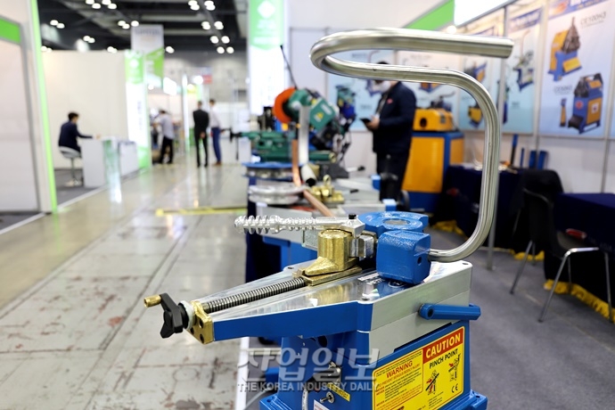 [심토스 2022] 멘드릴 삽입 필요없는 파이프 벤딩기