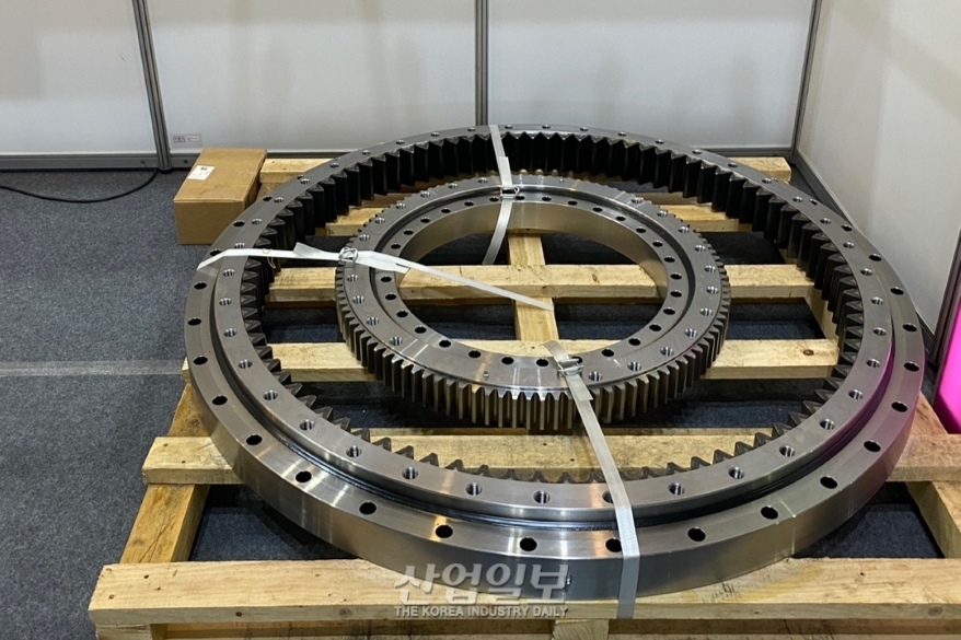 [심토스 2022] 건설 중장비와 각종 산업용 설비에 사용되는 '선회베어링'