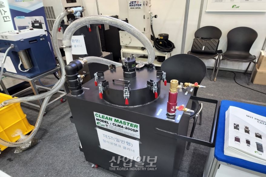 [심토스 2022] 절삭유 탱크 청소기, 냉각기 등 …공작기계 주변 장치 전시
