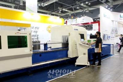 [심토스 2022] 철제가구·자동차 부품 절단에 사용하는 파이프 레이저
