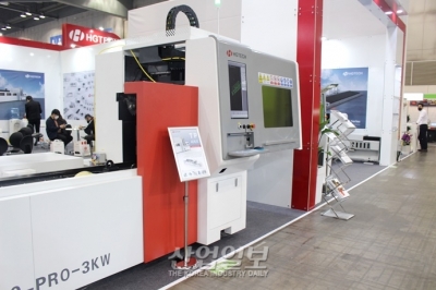 [심토스 2022] 유압식 척으로 모터 마모율 감소한 파이버 레이저 튜브 절단기