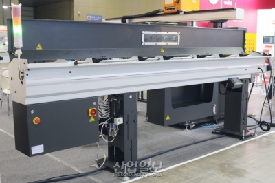 [심토스 2022] 자동으로 소재 공급하는 바 피더(BAR FEEDER)