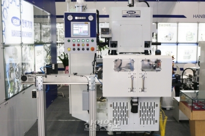 [심토스 2022] 수직형 양두평면 연삭기, 원판형 지석 사용해 공작물 가공