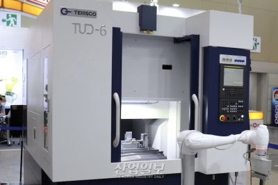 [심토스 2022] 협동로봇과 드릴링 머신의 만남…무인화 라인 구축