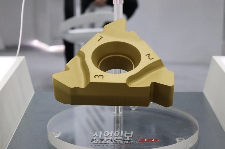 [심토스 2022] 가공 속도 높이는 나사인서트·쓰레드밀 전시