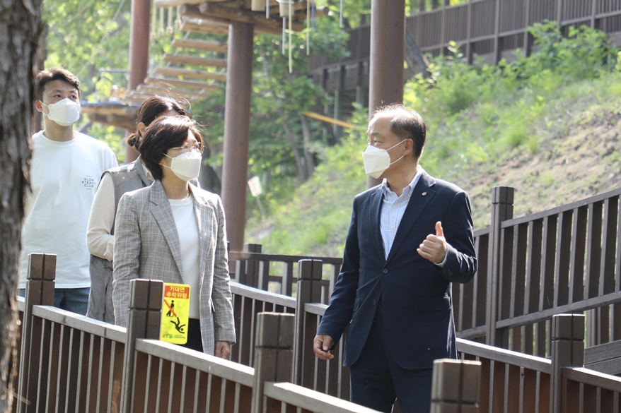 소진공 조봉환 이사장, 산림치유 프로그램 현장 찾아 직원 격려(동정)