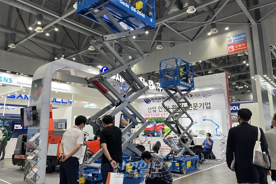 [심토스 2022] 산업용 건습식 청소장비·산업용 고소작업대