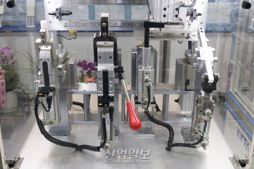 [심토스 2022] 스토퍼 실린더, 자동차 공장 자동화 도와