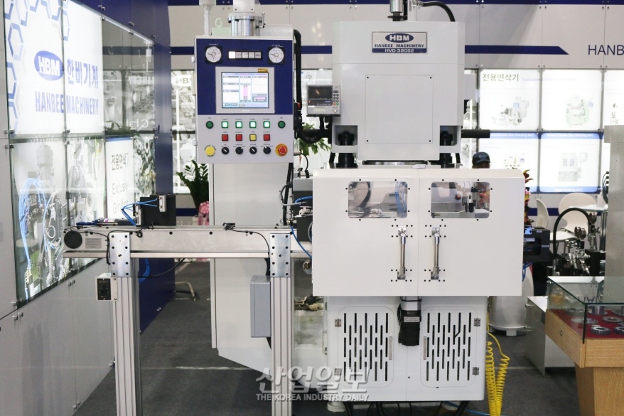 [심토스 2022] 수직형 양두평면 연삭기, 원판형 지석 사용해 공작물 가공