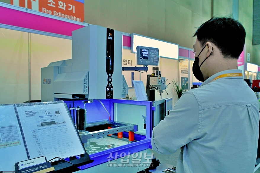 [심토스 2022] '로스율 줄여주는' 와이어 컷팅