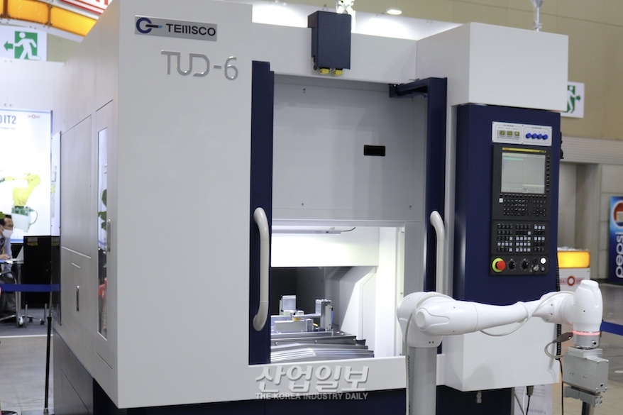 [심토스 2022] 협동로봇과 드릴링 머신의 만남…무인화 라인 구축